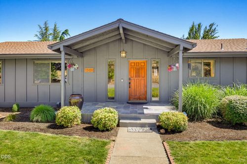 1509 Woodland Dr, Ashland, OR, 97520-3489 | Card Image
