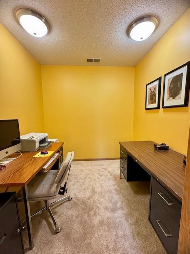 Lower level Office/study area | Image 19