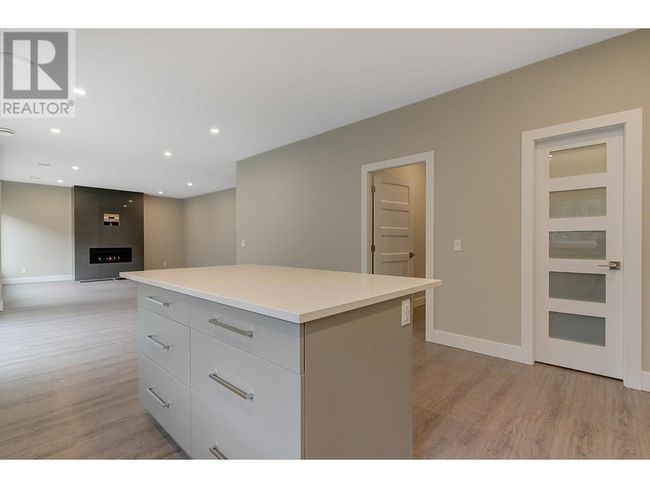 788 Acadia St, House other with 4 bedrooms, 3 bathrooms and 2 parking in Kelowna BC | Image 15