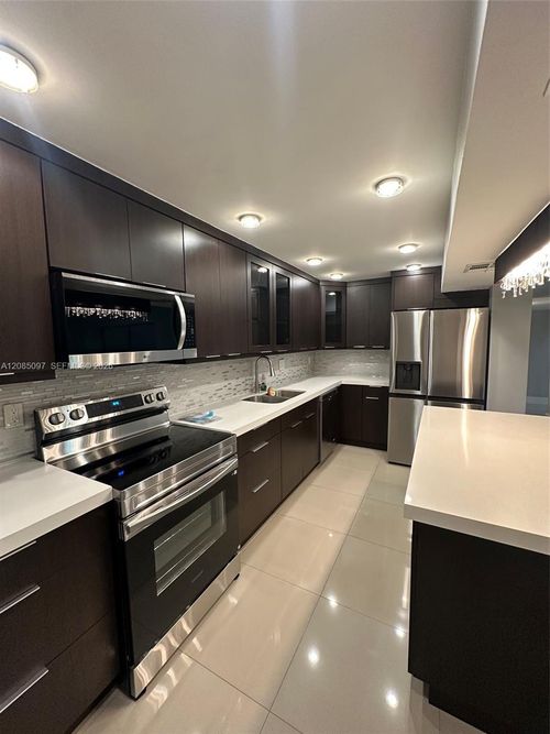 14357-14357 Kendale Lakes Cir, Miami, FL, 33183 | Card Image