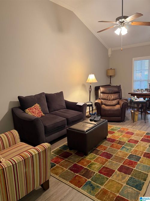 114 Hayesbury Ln, PELHAM, AL, 35124-2720 | Card Image