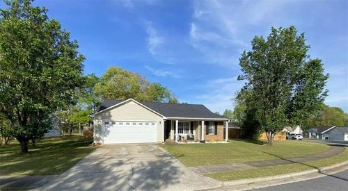 188 Waters Edge Dr, Locust Grove, GA, 30248-3864 | Card Image