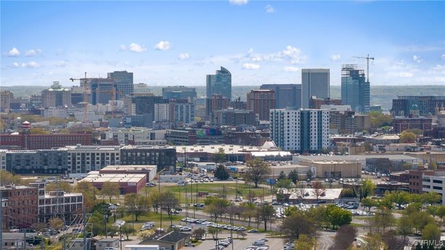 View of city skyline | Image 23