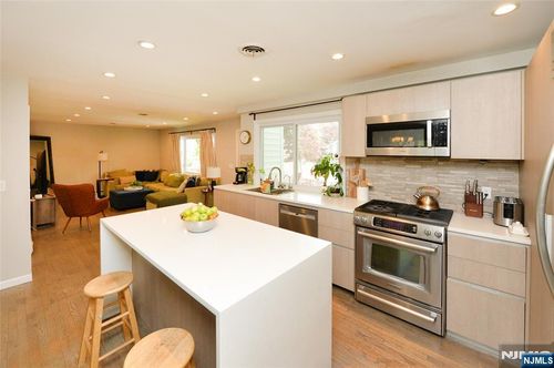 5-15 Dorothy St, Fair Lawn, NJ, 07410-4931 | Card Image