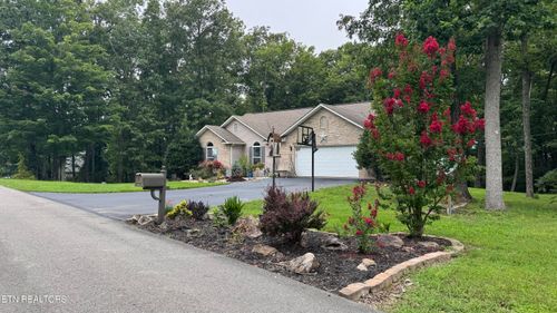 160 Brady Ln, Oneida, TN, 37841-5995 | Card Image