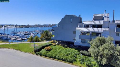 354-1 Embarcadero W, Oakland, CA, 94607-3704 | Card Image