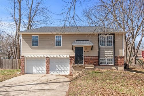 200 Gregg St, Grain Valley, MO, 64029-9715 | Card Image