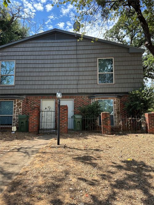 1904 W Sanford St, Arlington, TX, 76012-4574 | Card Image