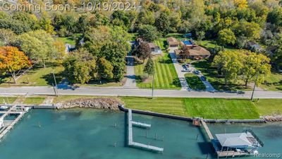 24163 West River Road, Home with 4 bedrooms, 2 bathrooms and null parking in Grosse Ile Twp MI | Image 3