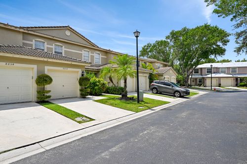 8658 S Southgate Shores Cir, Tamarac, FL, 33321-8132 | Card Image