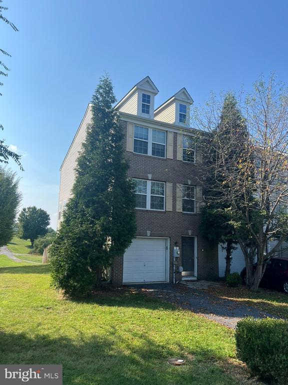 Carnegie Links Dr, Martinsburg, WV 25405