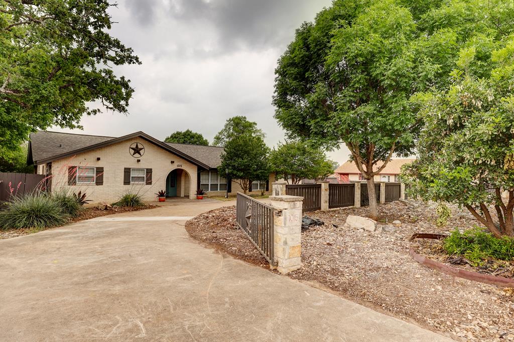 Main St, Kerrville, TX 78028