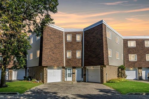 63-60 Elmsdale Dr, Kitchener, ON, N2E2G4 | Card Image