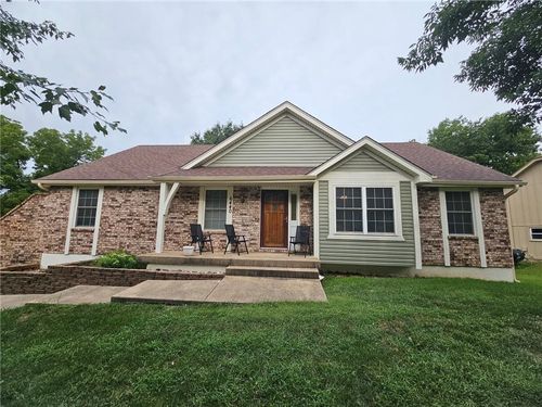 6440 Greenwood St, Shawnee, KS, 66216-2137 | Card Image
