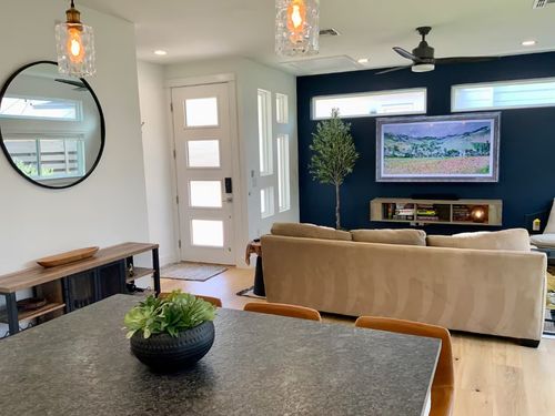 2-6100 Ponca St, Austin, TX, 78741-2337 | Card Image