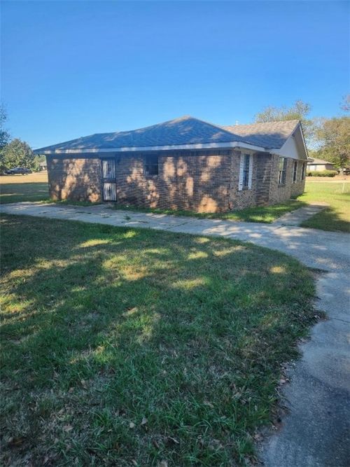 2803 Old Columbus Rd, Tuskegee, AL, 36083-2380 | Card Image