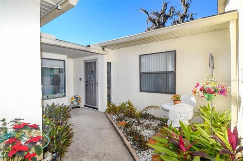 2c-2225 Cypress Ct, TAVARES, FL, 32778-2033 | Card Image