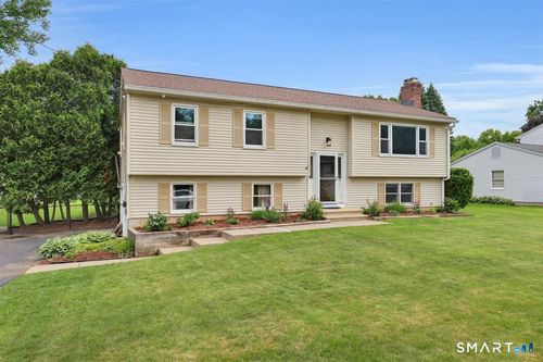 17 Eileen Ln, Enfield, CT, 06082-5772 | Card Image