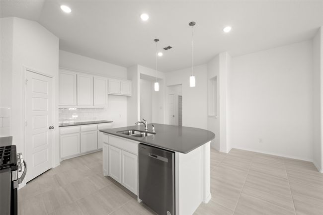 921 Beverly Kitchen4 | Image 6