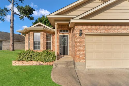 135 Snug Harbor Dr, Montgomery, TX, 77356-9046 | Card Image