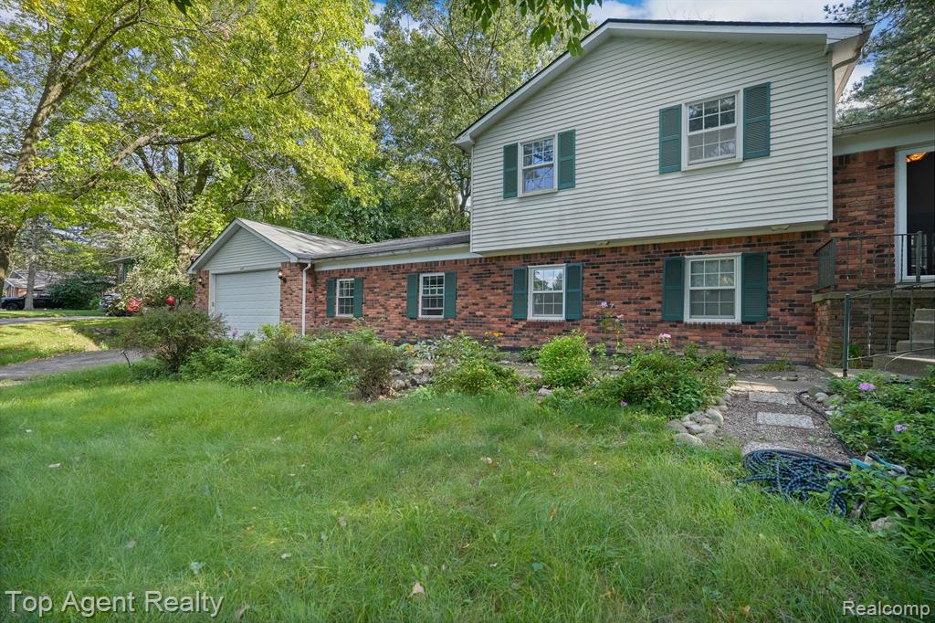 Greenview Dr, Clarkston, MI 48348 #1