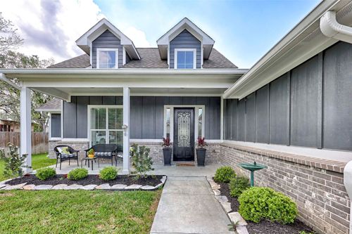 206 E Hinton Rd, Weimar, TX, 78962-3306 | Card Image