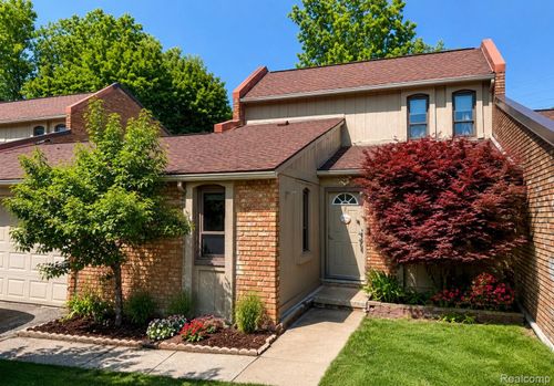 2910 Moon Lake Dr, West Bloomfield, MI, 48323-1841 | Card Image