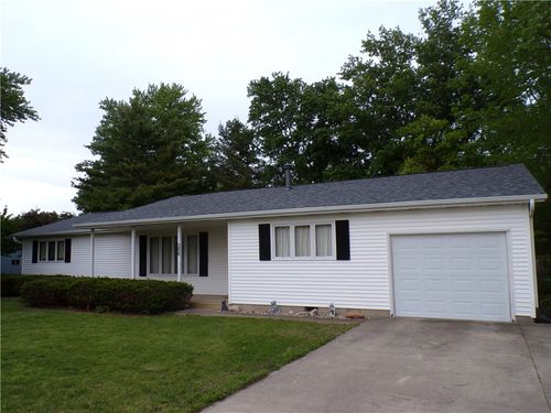 200 N Vine Street, Findlay, IL, 62534 | Card Image