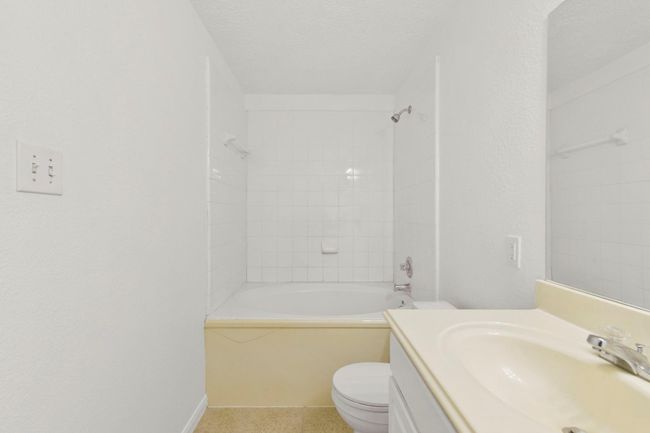 Primary Bathroom | Image 22