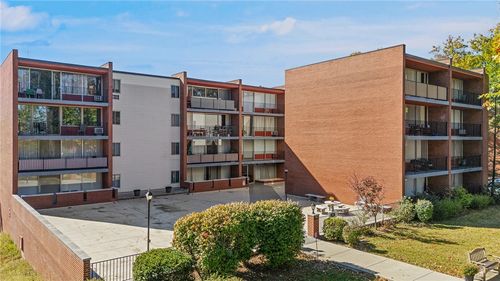 apt-310-446 Hoodridge Dr, Castle Shannon, PA, 15234-1737 | Card Image