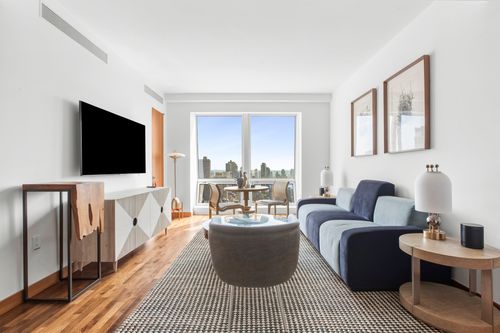 40c-400 5th Ave, New York, NY, 10018-5947 | Card Image
