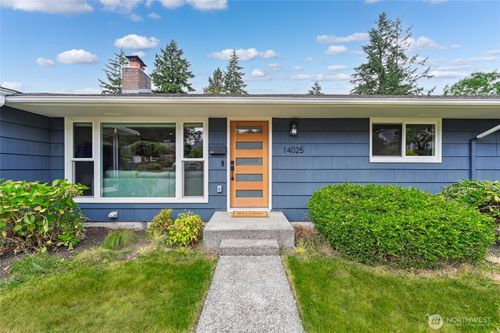 14025 23rd Ave Ne, Seattle, WA, 98125-3352 | Card Image