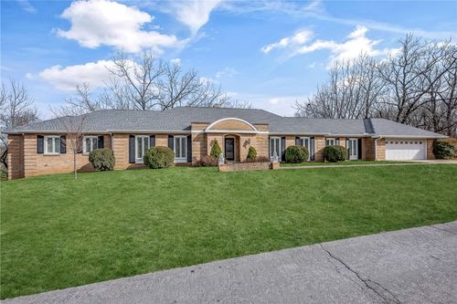 115 S Garrett St, Siloam Springs, AR, 72761-3137 | Card Image