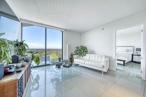1910-5252 Nw 85th Ave, Doral, FL, 33166-5344 | Card Image