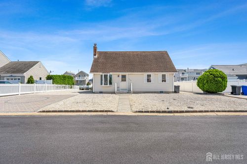 149 Arthur Dr, Manahawkin, NJ, 08050-3668 | Card Image