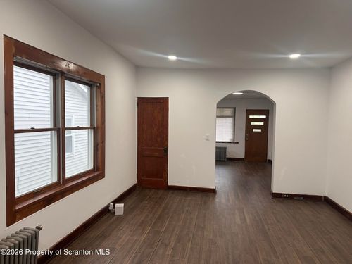 1142 Hampton St, Scranton, PA, 18504-2241 | Card Image