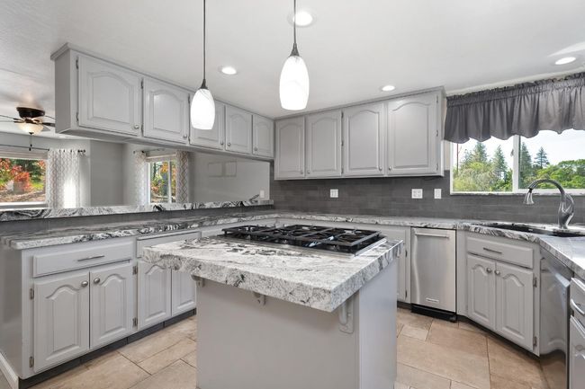 285 Fairidge Dr, House other with 4 bedrooms, 3 bathrooms and null parking in Applegate CA | Image 9