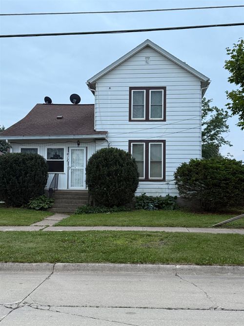 412 W Spring St, New Hampton, IA, 50659-1622 | Card Image