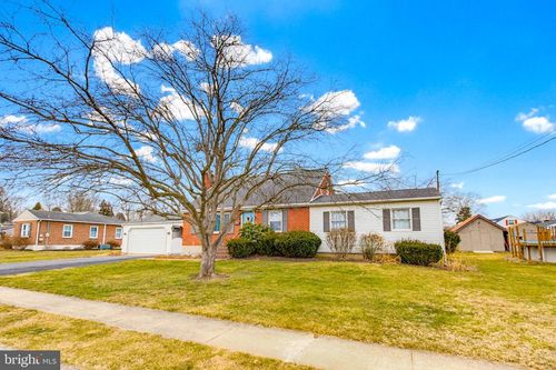 817 Adelia St, MIDDLETOWN, PA, 17057-2806 | Card Image