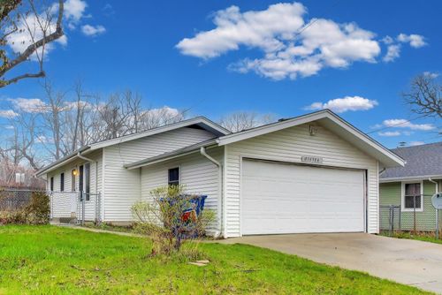 18304 W Grand Dr, Grayslake, IL, 60030-1839 | Card Image