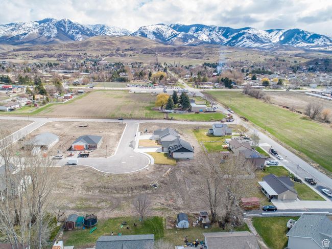 Bird's eye view with a mountain view | Image 10
