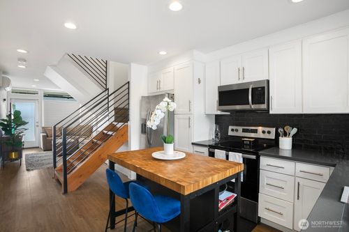 1055 S Cloverdale St, Seattle, WA, 98108-4744 | Card Image