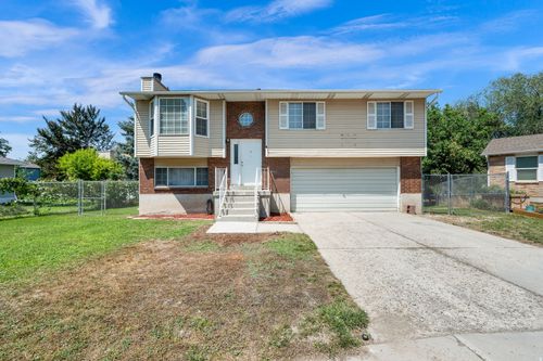 2432 W Harvey Heights Cir, Taylorsville, UT, 84129-1985 | Card Image