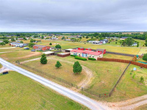8911 N Hope Ln, Yukon, OK, 73099-9168 | Card Image