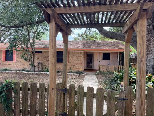 220 Parkview Drive, Luling, TX, 78648 | Card Image