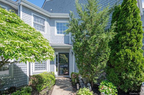 55 Lakebridge Dr S, Kings Park, NY, 11754-3946 | Card Image