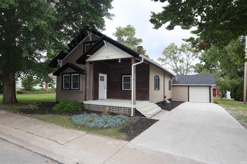 104 W Spring St, Middlebury, IN, 46540-8416 | Card Image