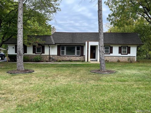 3930 Harris Ln, West Bloomfield, MI, 48323-2740 | Card Image