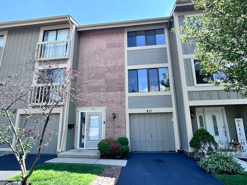 811-811 Shawnee Trl, Roselle, IL, 60172-1318 | Card Image