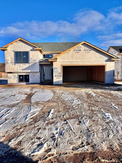 718 Margaret Ln, Isanti, MN, 55040-5556 | Card Image